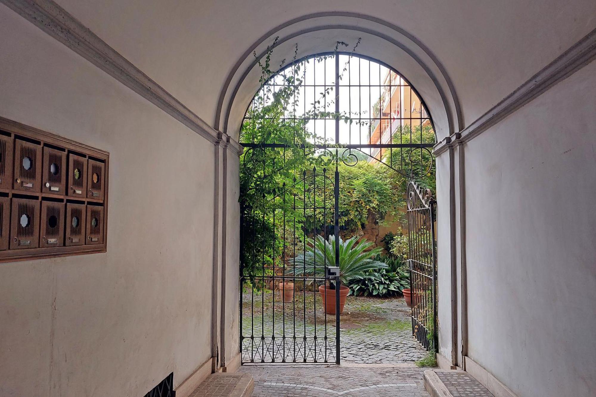 Al Colosseo, Il Tuo Balcone Segreto *